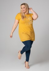 Miodowa tunika plus size z nadrukiem Miodowa tunika plus size z nadrukiem