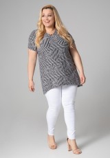 Tunika XXL ze wzorem w labirynt Tunika XXL ze wzorem w labirynt