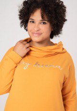 Miodowa bluza plus size z kołnierzykiem i napisem Miodowa bluza plus size z kołnierzykiem i napisem