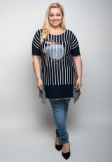 Duża tunika w białe paski i z nadrukiem Duża tunika w białe paski i z nadrukiem