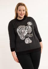 Modny sweterek plus size ze wzorem i napisem Modny sweterek plus size ze wzorem i napisem