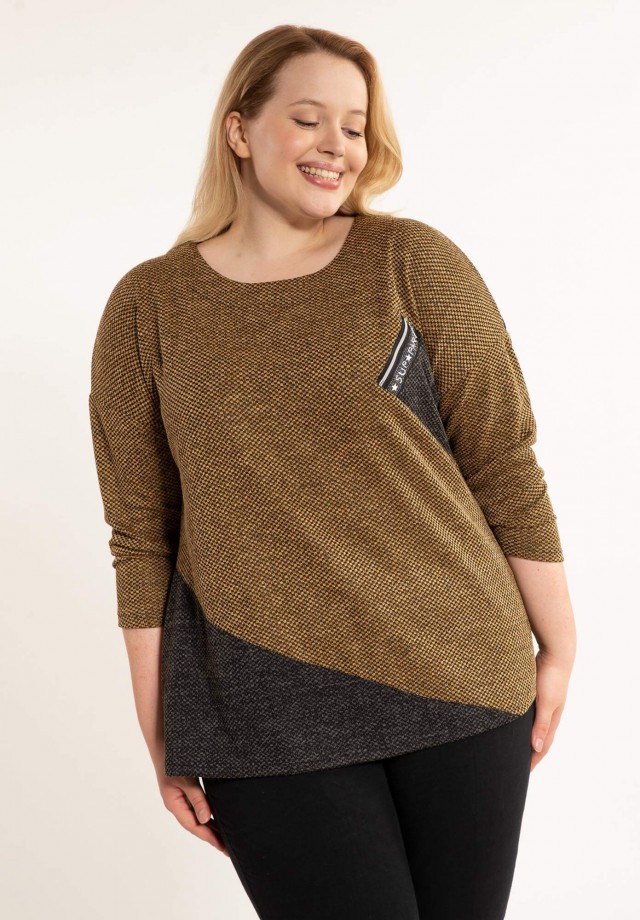 Sweter plus size z ozdobnymi wstawkami