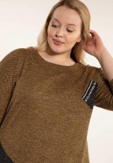 Sweter plus size z ozdobnymi wstawkami Sweter plus size z ozdobnymi wstawkami