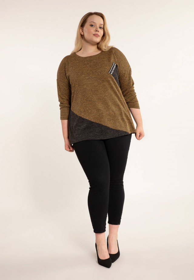 Sweter plus size z ozdobnymi wstawkami