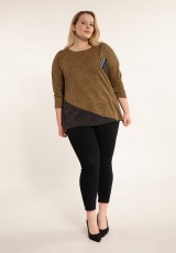Sweter plus size z ozdobnymi wstawkami Sweter plus size z ozdobnymi wstawkami