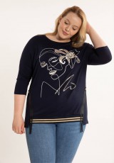Ciemna bluzka plus size z efektownym nadrukiem Ciemna bluzka plus size z efektownym nadrukiem