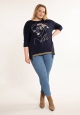 Ciemna bluzka plus size z efektownym nadrukiem Ciemna bluzka plus size z efektownym nadrukiem