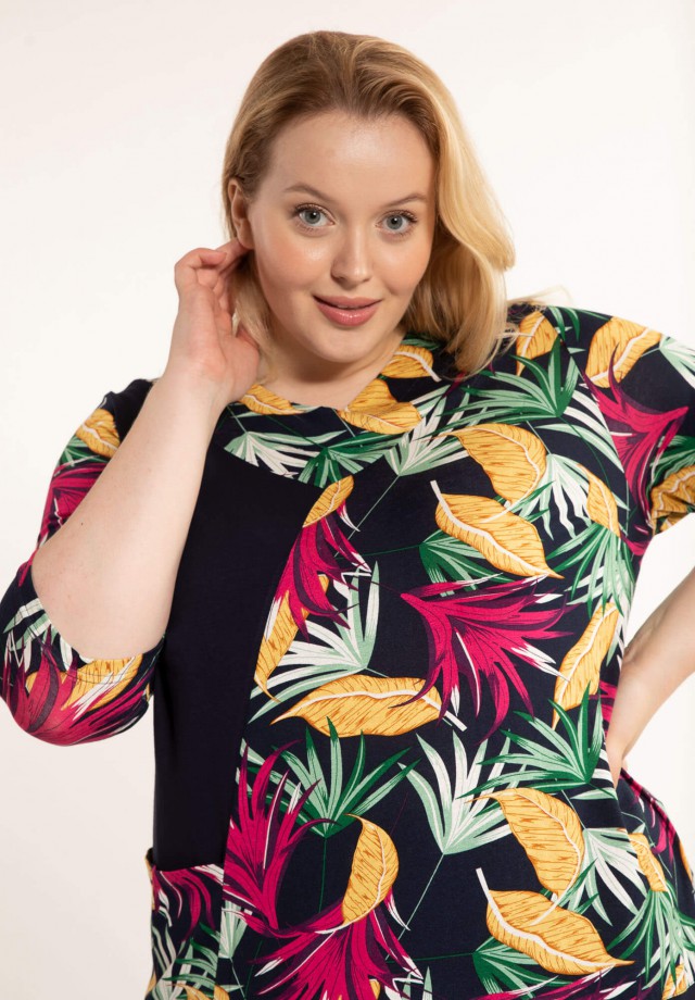 Bluzka dla puszystych w żywych barwach