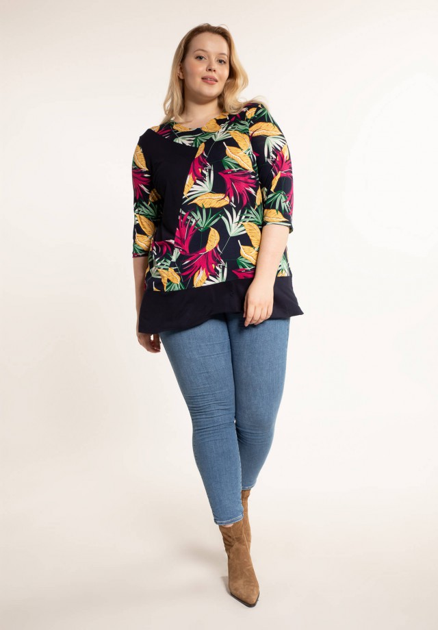 Bluzka dla puszystych w żywych barwach