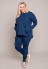 Granatowy komplet z leginsami o luźnym kroju Granatowy komplet z leginsami o luźnym kroju