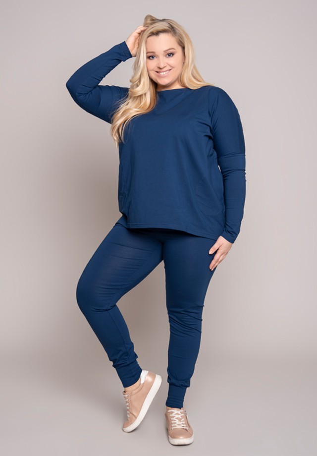 Granatowy komplet z leginsami o luźnym kroju